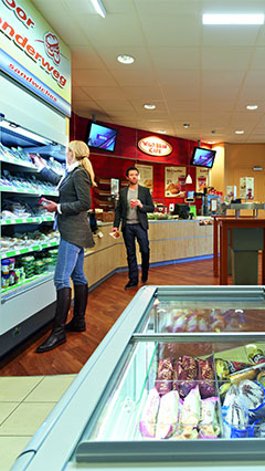 A welcome atmosphere for customers with Philips energy-saving shop lighting