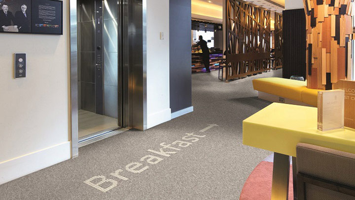 Luminous Carpets ช่วยให้ผู้เข้าพักมองเห็นทางเดินรอบโรงแรม - ปรับปรุงประสบการณ์ผู้เข้าพัก