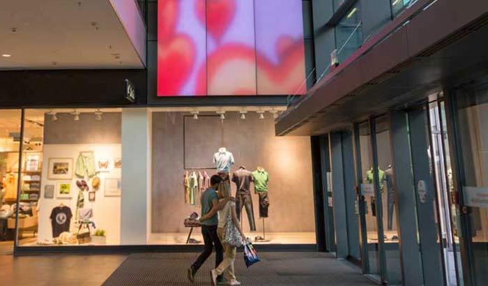 Luminous Textile ที่เปลี่ยนรูปตลอดเวลาในห้างสรรพสินค้า Centrum Galerie